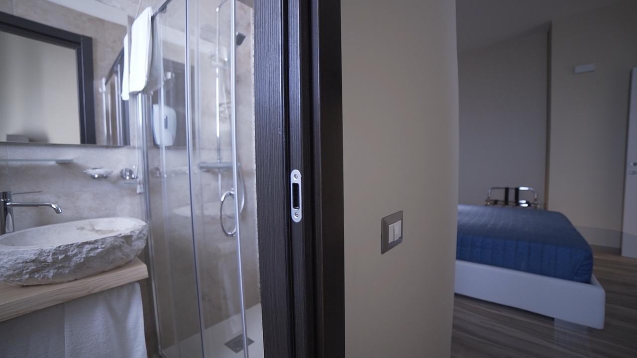 Hotel Royal - Beauty & Spa 切萨雷奥港 外观 照片