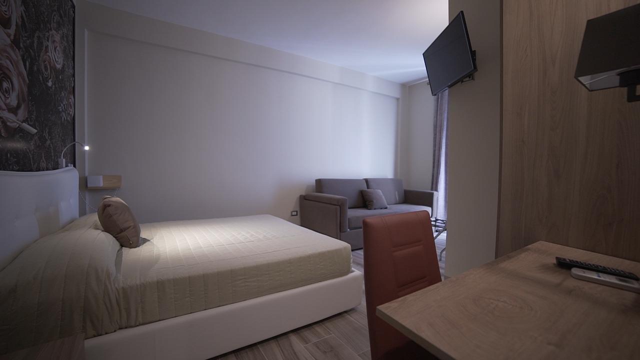 Hotel Royal - Beauty & Spa 切萨雷奥港 外观 照片